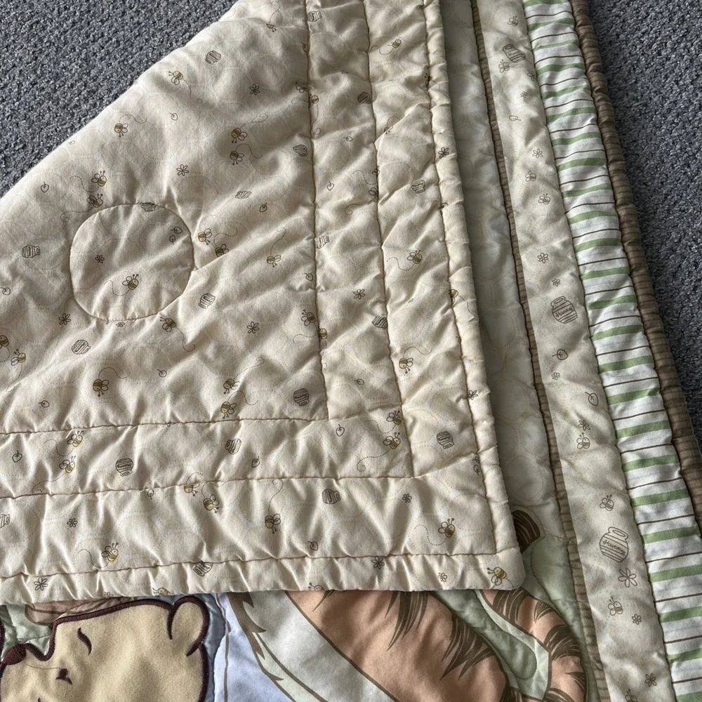 Vintage Winnie The Pooh Baby , Infant,‎ Crib Comforter Blanket.